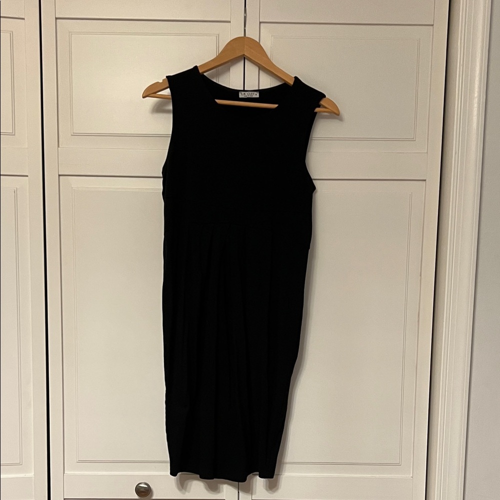 Elegant Black Sleeveless Maternity Dress